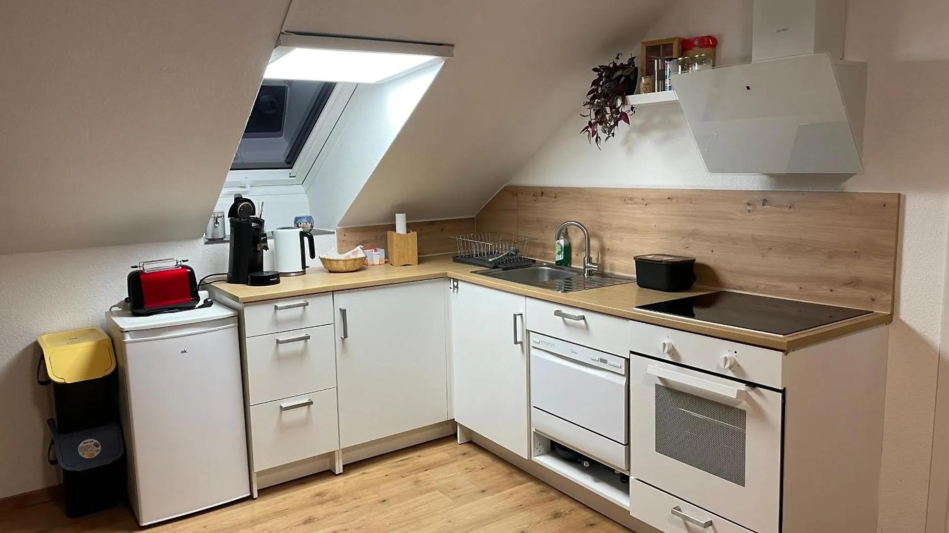 Apartment Ferienwohnung An Der Romantischen Strasse Direkt A3 Und A81 Eisingen  Germany