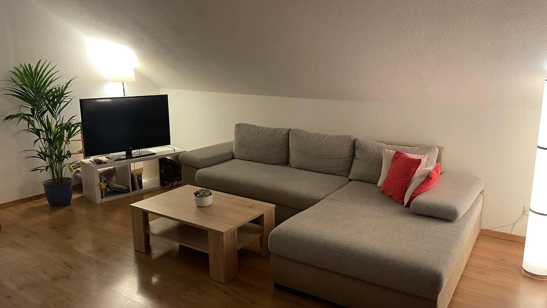 Apartment Ferienwohnung An Der Romantischen Strasse Direkt A3 Und A81 Eisingen  Germany