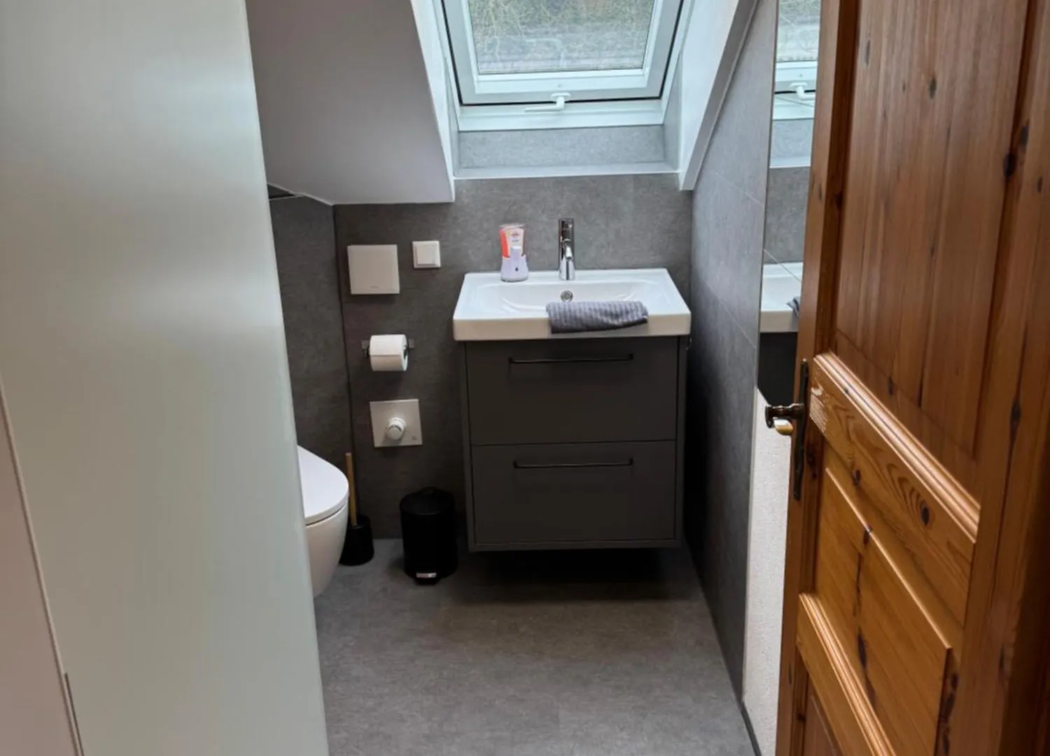 Ferienwohnung an der romantischen Straße direkt A3 und A81 Eisingen Apartment