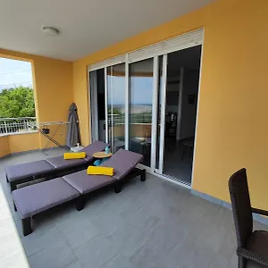 apartment-panorama-jadranovo.primorje-gorskikotar.com/